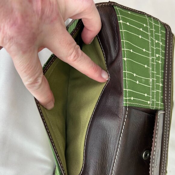 Share Vintage FOSSIL Brown Soft Leather Bifold Wallet Green Lining Snap & Zip CL - Picture 8 of 13